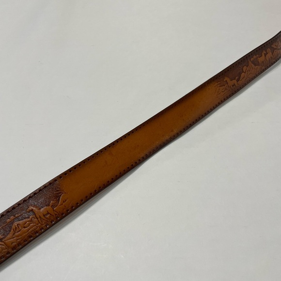 Boys Brown Leather Belt with Gold Buckle. Western.3D. Used. Size 24. Horses. - Picture 4 of 8